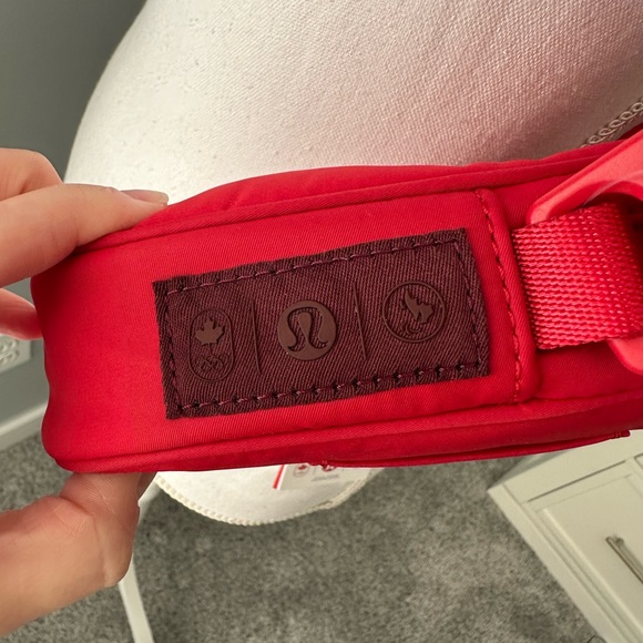 NWT Lululemon future legacy convertible cross body belt bag - Picture 6 of 11